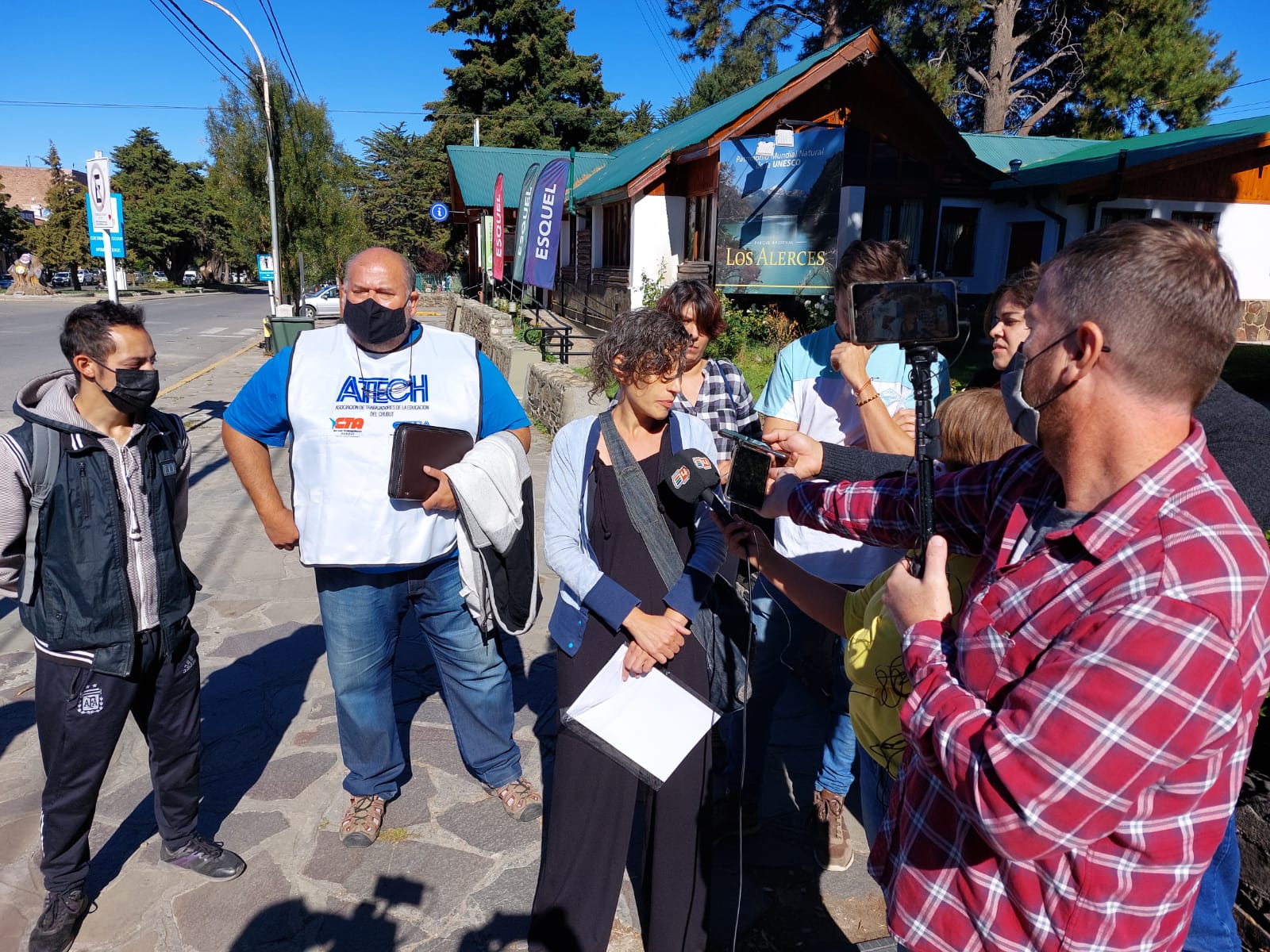 La comunidad de Gualjaina rechaza el cierre de la Escuela N° 7706 de Piedra Parada