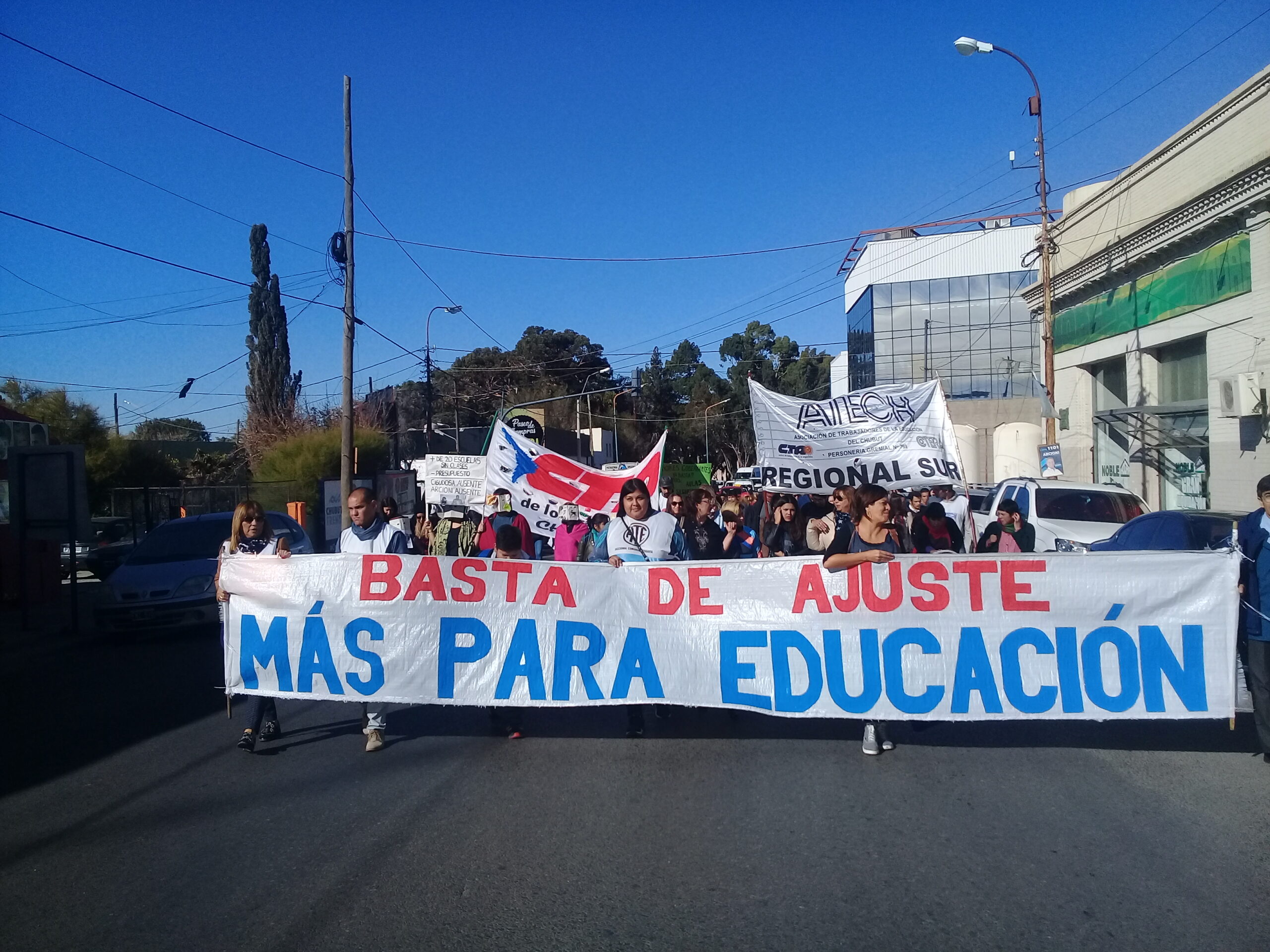 Denuncia por obras inconclusas en escuelas – Regional Sur