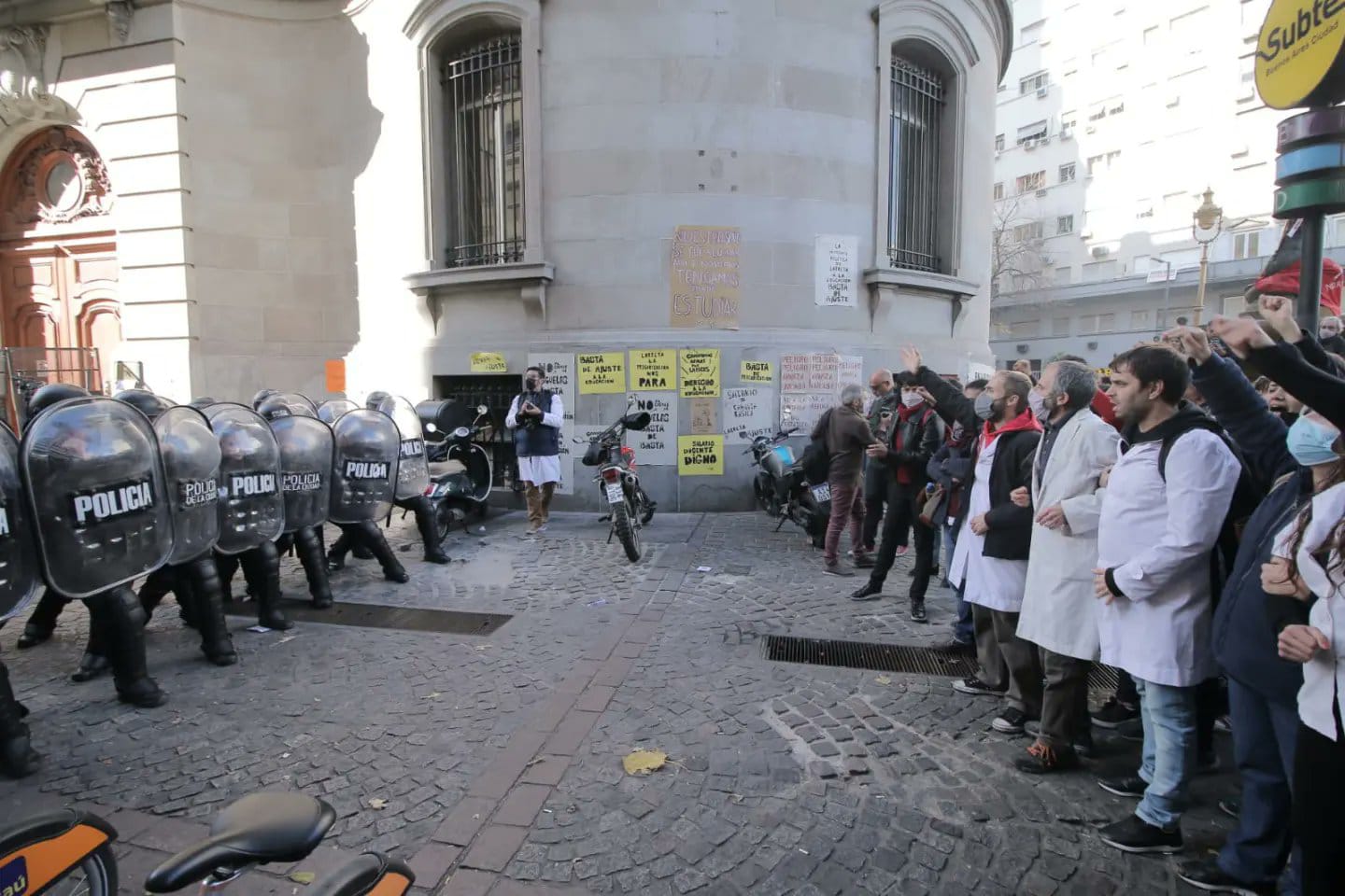 REPUDIAMOS LA REPRESIÓN CONTRA DOCENTES EN CABA
