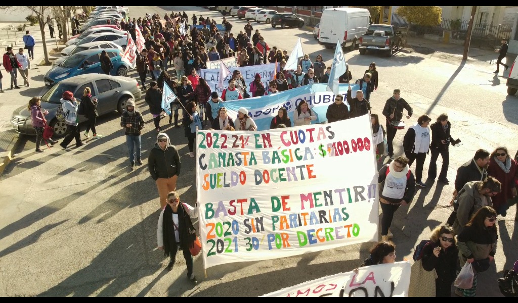 Caravana a Rawson – Reunidos a la espera de la reunión paritaria