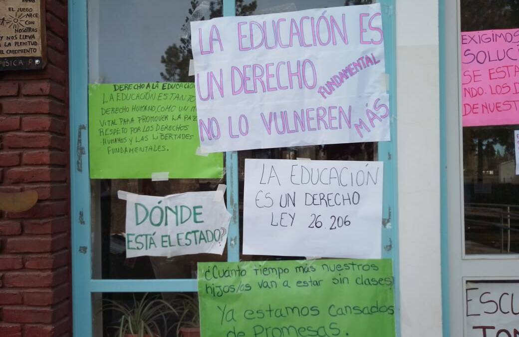 Familias de la Escuela N°38 de Cushamen exigen mejoras edilicias