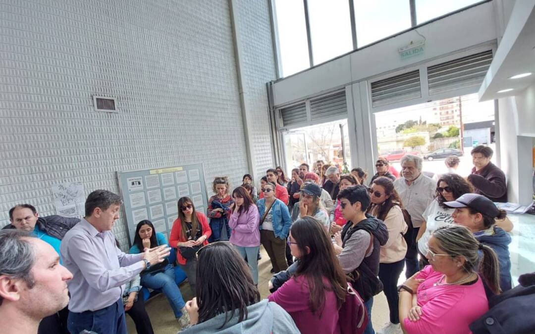 Juntemos firmas para frenar recortes y cambios arbitrarios en la organización escolar